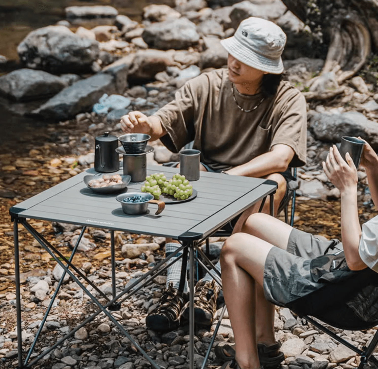 折りたたみ式　アウトドアコンパクトテーブル