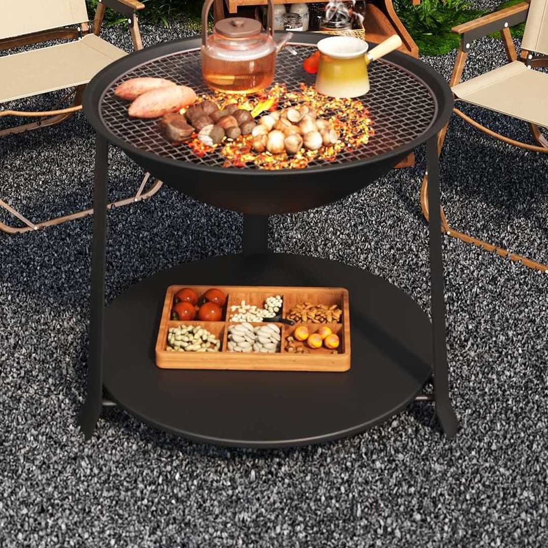 キャンプでストーブとテーブルを一緒に使って料理時間がもっと楽しく