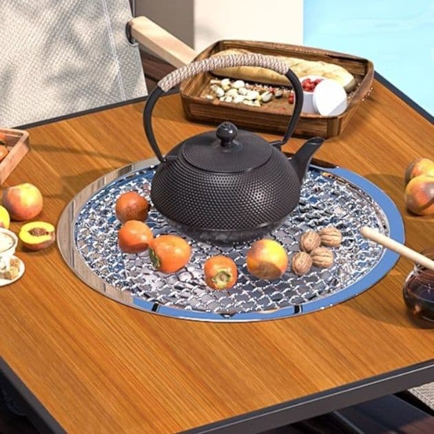 キャンプでストーブとテーブルを一緒に使って料理時間がもっと楽しく